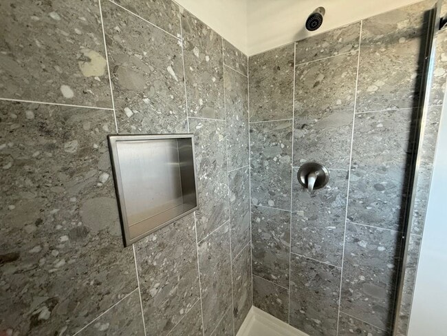 Photo - 4208 Queens Way