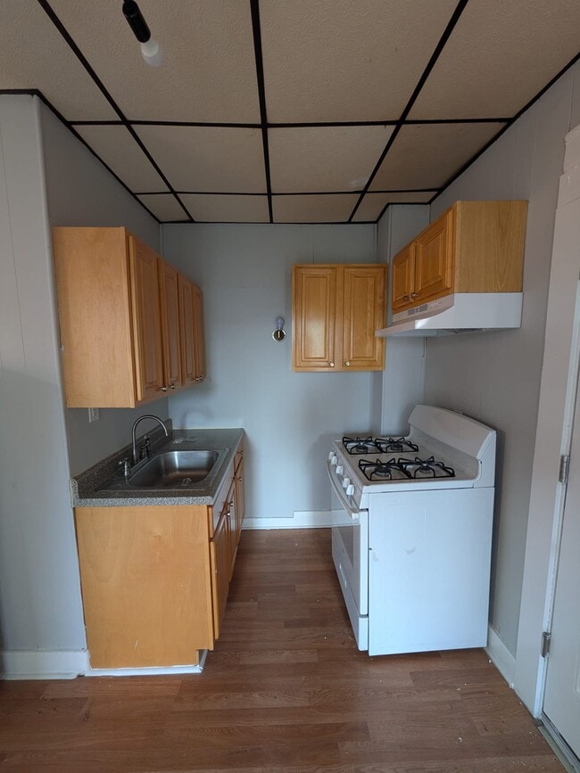 Building Photo - 187 Avenue E Unit 5