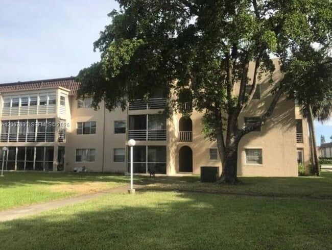 Building Photo - 2700 Riverside Dr Unit 108-B