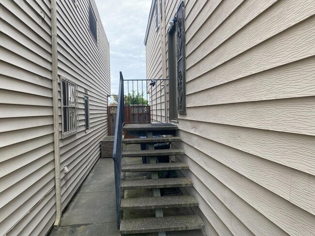 Photo - 81 Camelot Ct