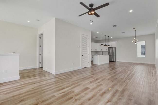 Photo - 3 Bedroom, 3.5 Bath Townhouse Minutes From... Unidad 4