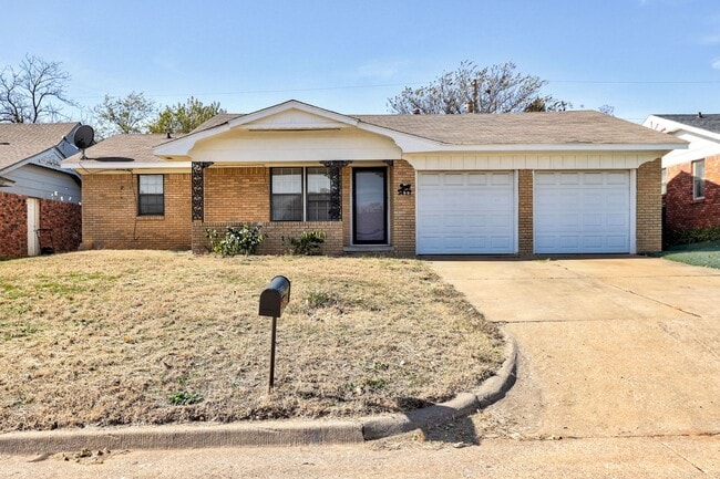 Building Photo - First Full Month's Rent Free! Spacious 3BD/1.BTH Home in Spencer