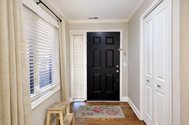 Photo - 805 W Wolfram St Unit 1