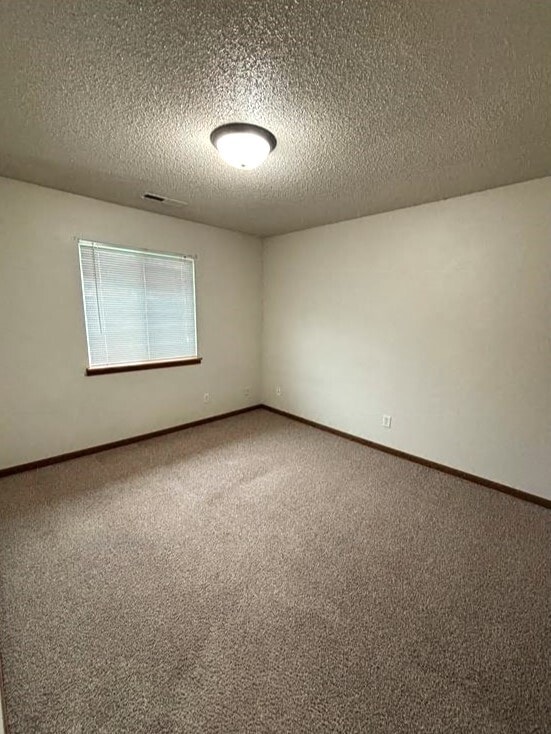 Photo - 953 Boston Way