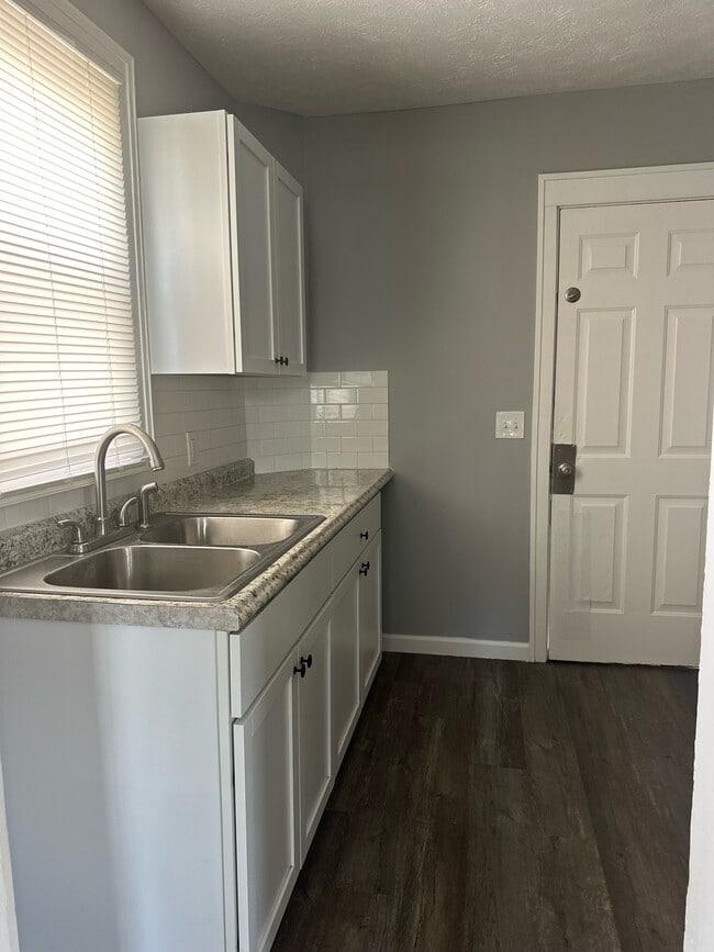 Photo - 2411 Indiana Way NE