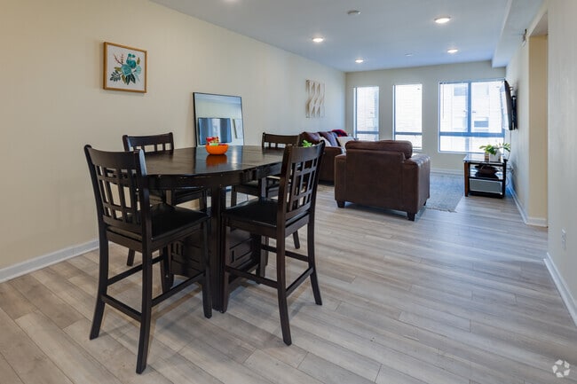 3BR, 2BA - 1,200SF (Dining/Livingroom)