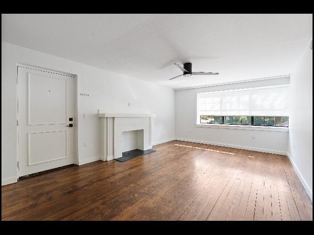 Photo - 1520 Broadway St