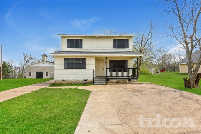 Building Photo - 306 Lakey Rd