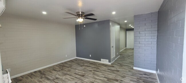 Building Photo - 2332 N Catalina Ave Unit Catalina Rental
