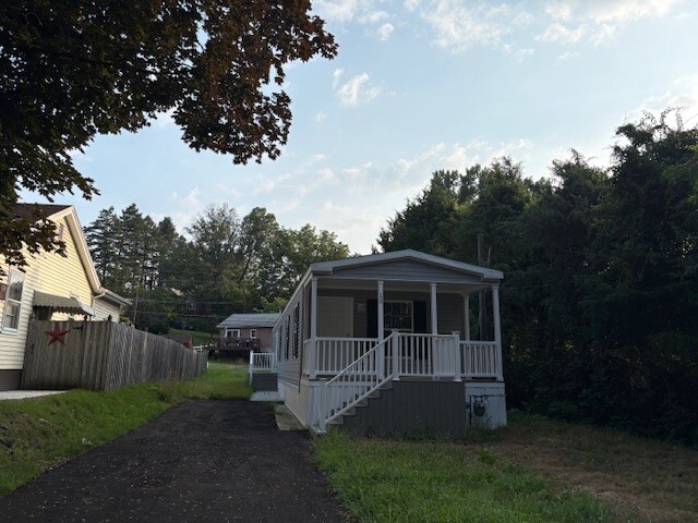 Building Photo - 13 Montrose Blvd Rental