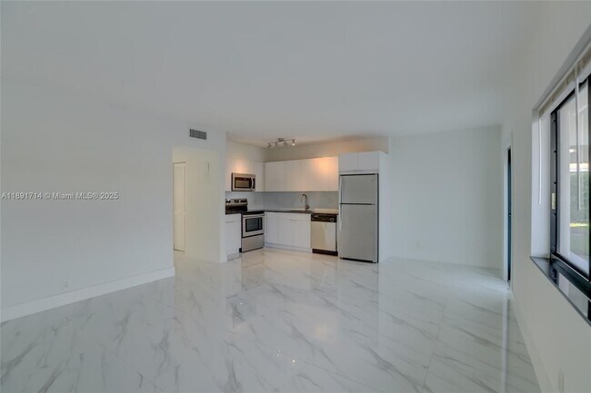 Photo - 2140 NE 56th St Unit 11