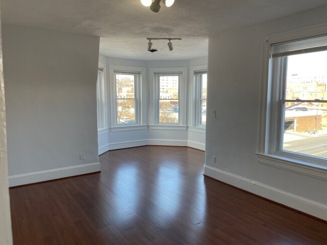 Building Photo - 1700 U St NW Unit 3