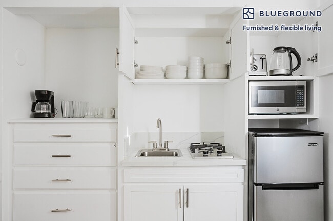 Photo - 944 Tiverton Ave Unidad FL1-ID1278