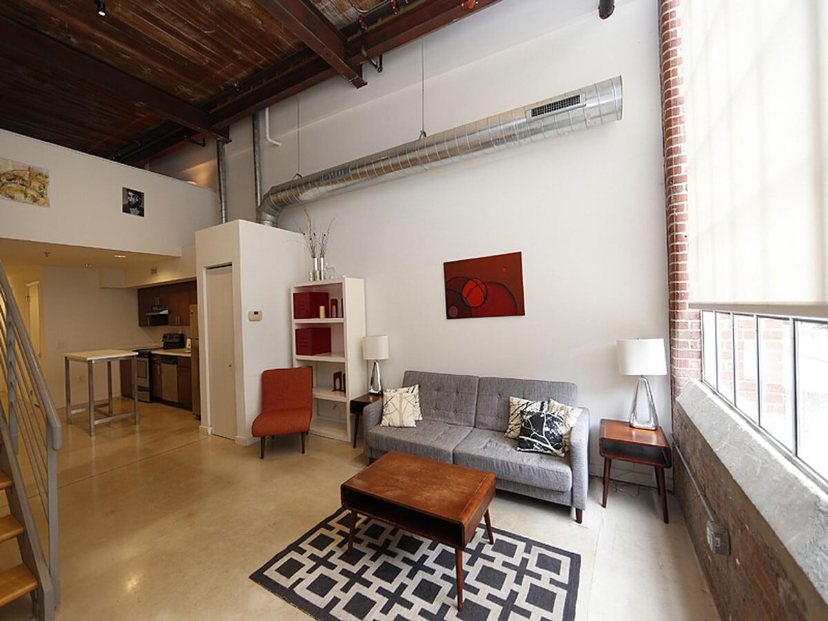 807 E Main St - 807 E Main St