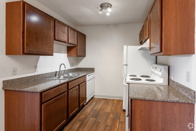 2BR, 1BA - 950SF - Kitchen