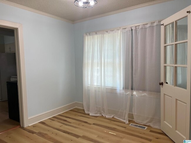 Photo - 605 North St E