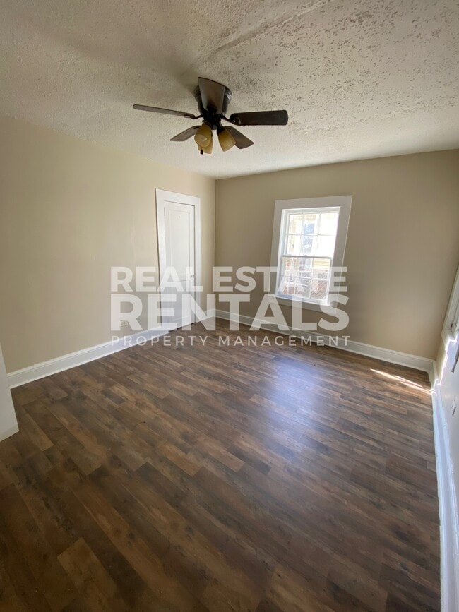 2318 Sansom Ave