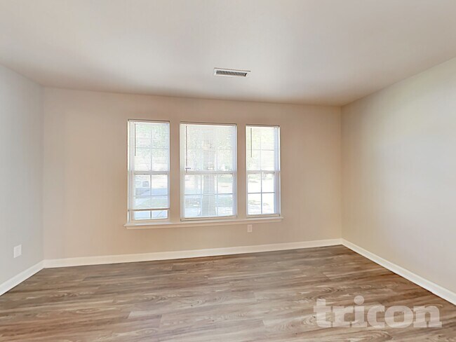 Photo - 830 Sinclair Dr