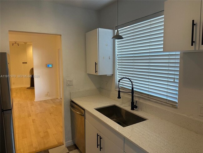 Photo - 725 Navarre Ave