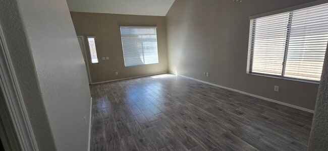 Photo - UPDATED 4 BEDROOM HOUSE NEAR 101 LOOP/OLIVE