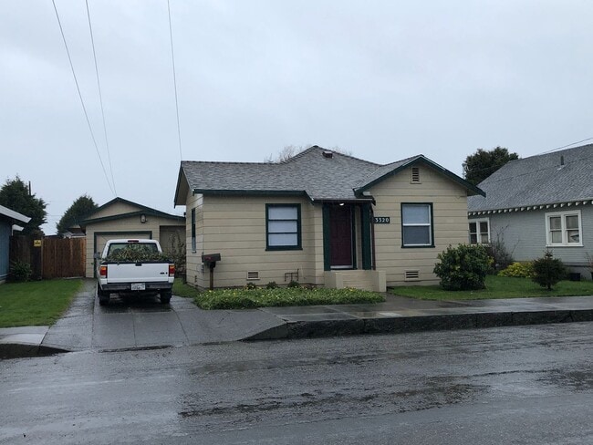 Building Photo - 2 Bedroom, 1 Bath Eureka Bungalow