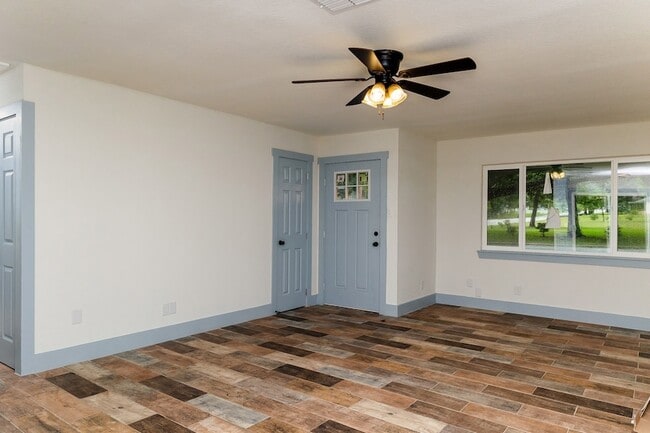 Building Photo - 811 Matchett St Unit B