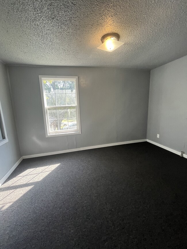 Photo - 405 W 10th St