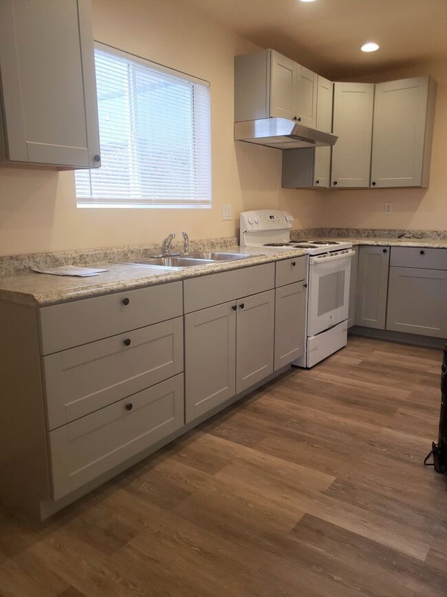 Photo - One bedroom, unfurnished unit in down town Bishop.