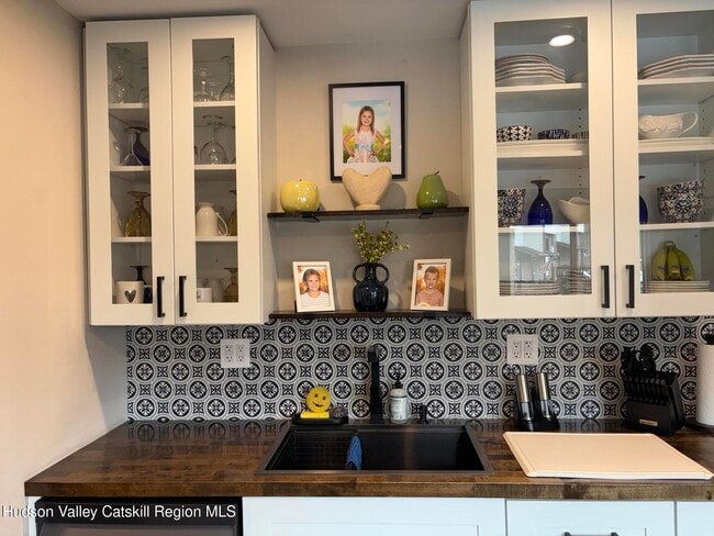 Photo - 204 Village Ct