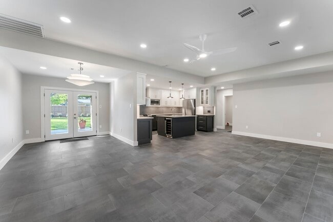 Photo - 2223 Hialeah Dr