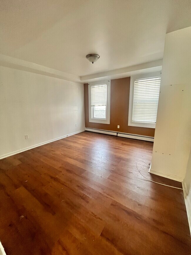 Unit 1 - 397 1st St Unidad 1