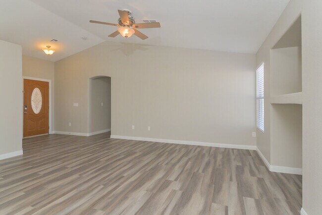 Photo - 1100 Sport of Kings Ave