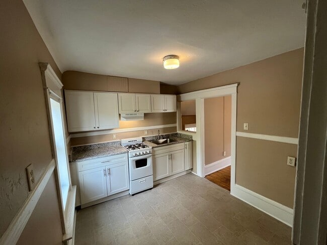 Photo - 560 Bellows St Apartment Unit 2