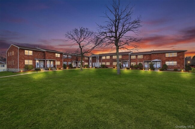 Building Photo - 276 Temple Hill Rd Unit 1613