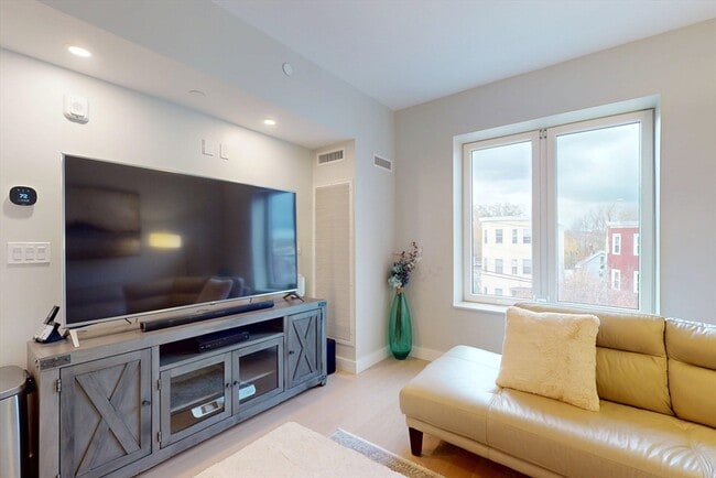 Photo - 932 Broadway Unit 312