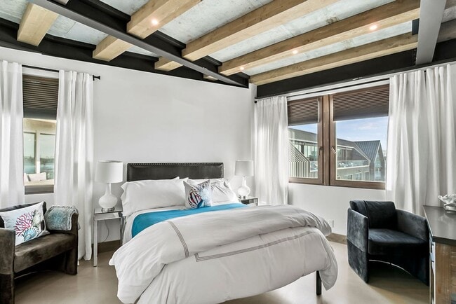 Building Photo - Perfect Beach Getaway! Hotel-like Studio H... Rental