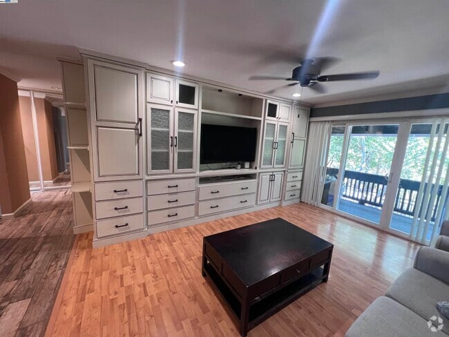 Building Photo - 1009 Murrieta Blvd Unit 105 Rental