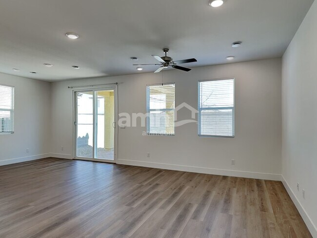 Photo - 4254 Halo Hollyhock St