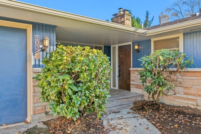 Photo - 4Bd/1.75Ba Seattle House