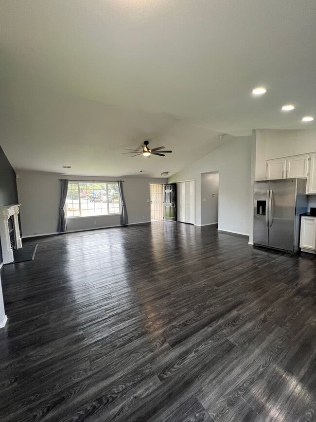 Photo - 3 bedroom, 2 bath single level home in Mckinleyville with Double Car Garage!