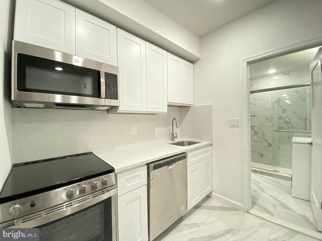 Building Photo - 37 N 3rd St Unit 3 REAR