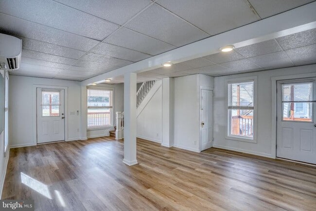 Photo - 35617 Airport Rd