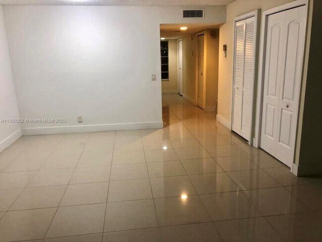 Photo - 16481 Blatt Blvd Unidad 202