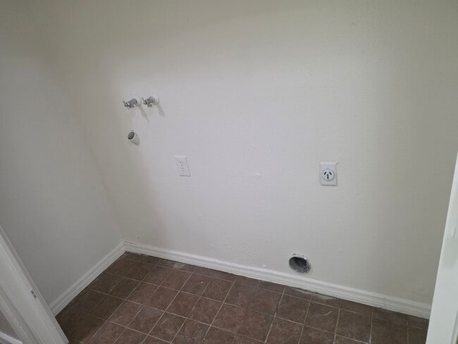 Photo - 2905 S Chester Ave Unit #C