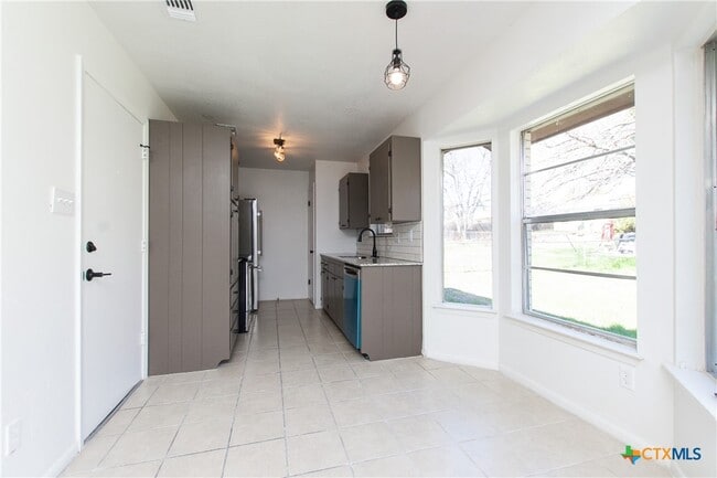 Photo - 1609 Hughes Ave