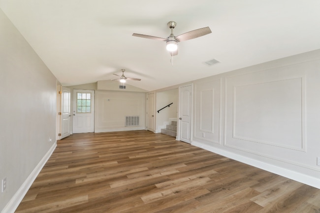 Photo - 512 Avenue G