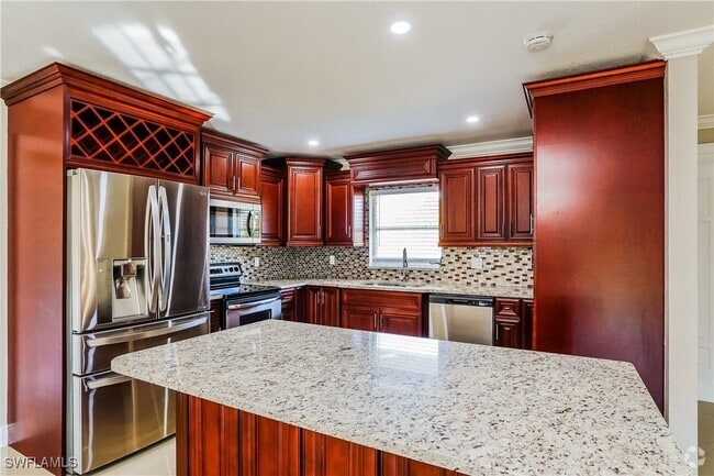 Building Photo - 300 East 10th Street Rental