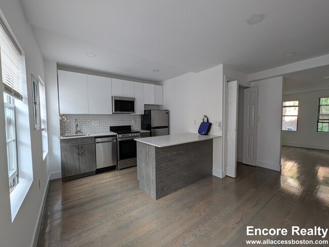 Building Photo - 61 Joy St Unit 3 Rental