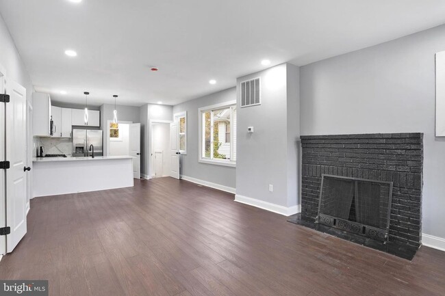 Photo - 2838 27th St NE