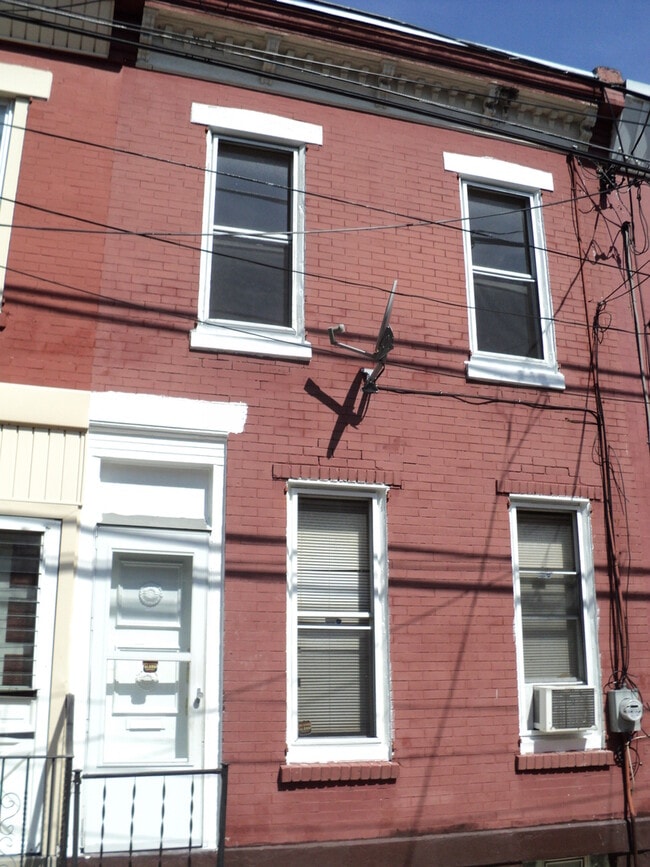 25 E Bringhurst St